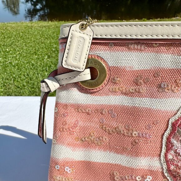 NWOT Coach Audrey Pink Coral Sequin Beaded Seashell Large Wristlet 47268 - Picture 4 of 8